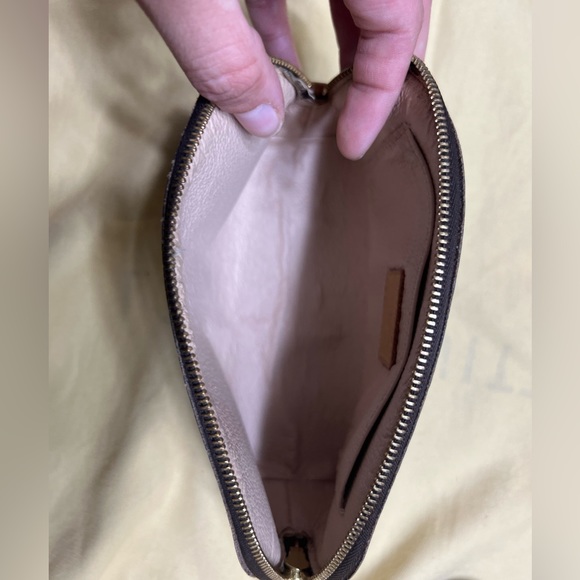 Louis Vuitton Cosmetic Pouch - Picture 6 of 16